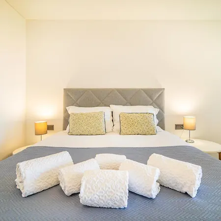 Sunrise Seaview 8 Floor - Torre 3 Castelos Apartment *