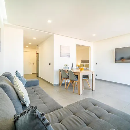 Апартаменты Sunrise Seaview 8 Floor - Torre 3 Castelos Портиман